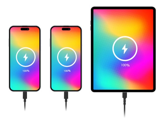 スマートフォンなどを3台同時に充電可能