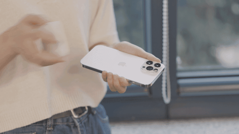 ピタっと付けるだけ、スマホユーザーなら誰でも使える