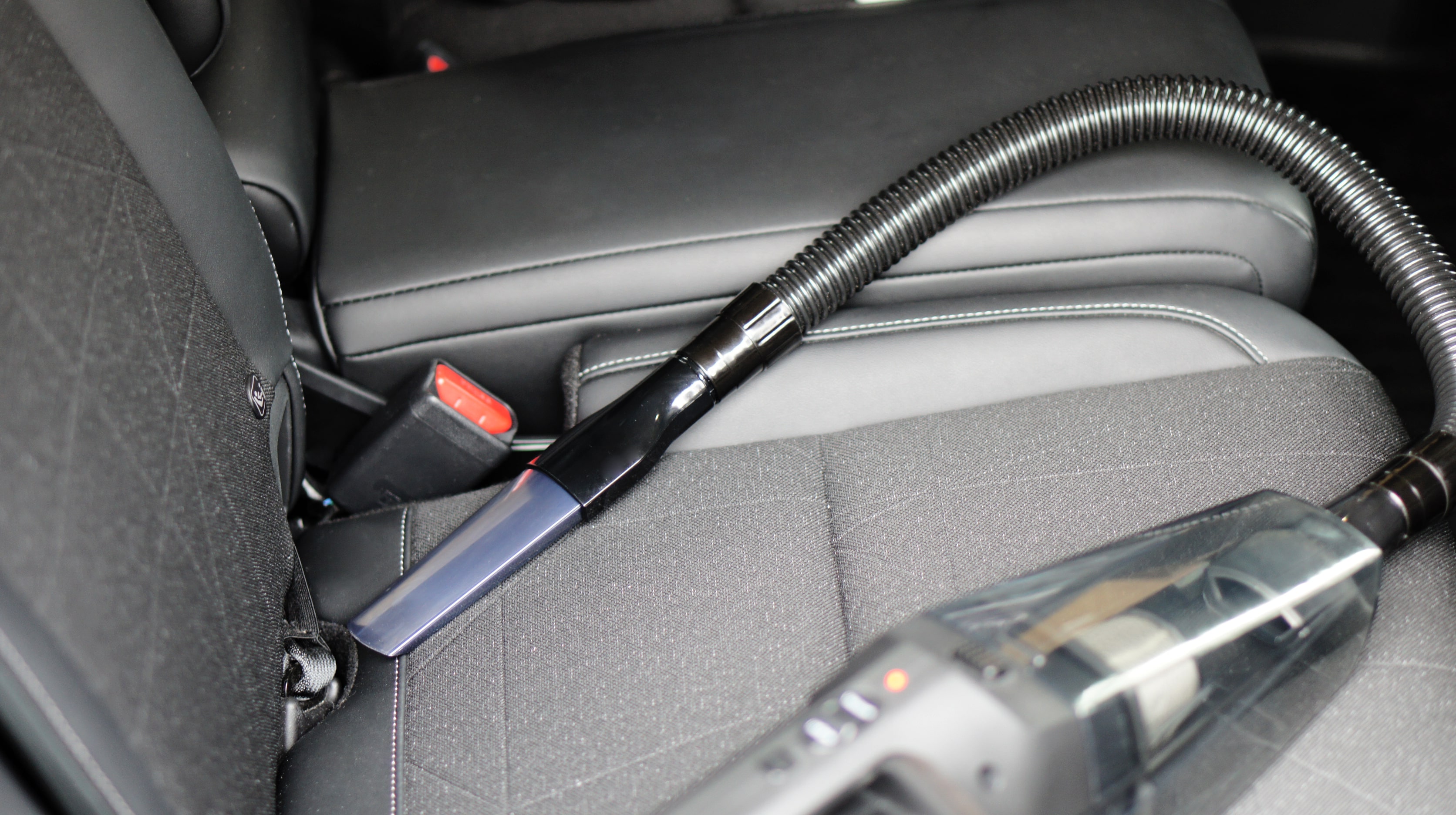 コンパクトかつパワフルなカークリーナー