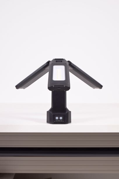 3面あるLEDライトは、それぞれ独立して確度が調整できる