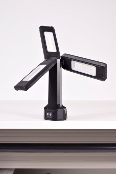 3面あるLEDライトは、それぞれ独立して確度が調整できる