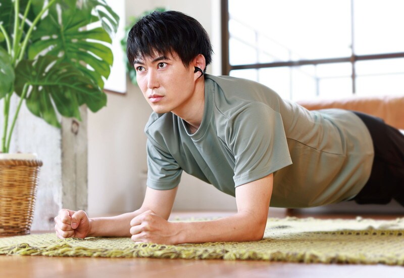 ２．外耳の入り口に接触し、イヤホンが入りにくい耳穴でも問題なし！さまざまな耳の形にフィットできる独自のカーブ構造