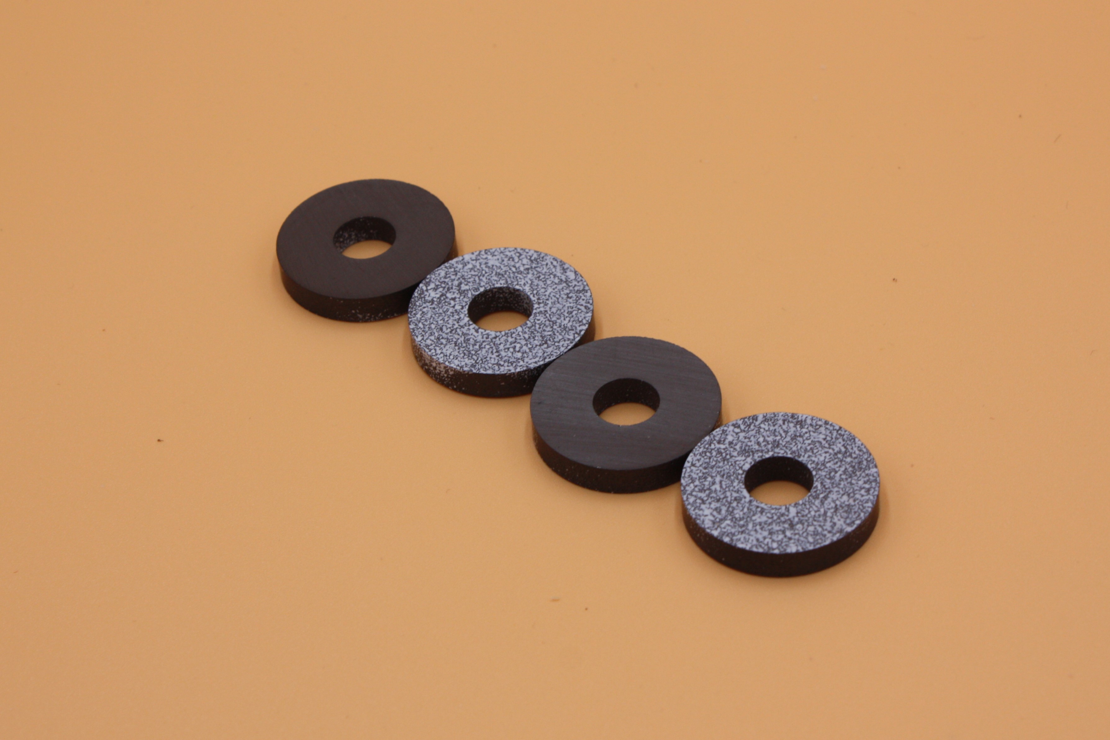 強力永久磁石を12個使用