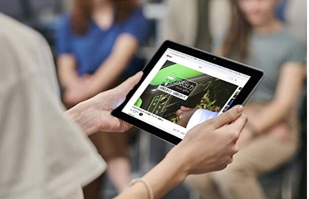 8.9インチの高画質タッチパネル