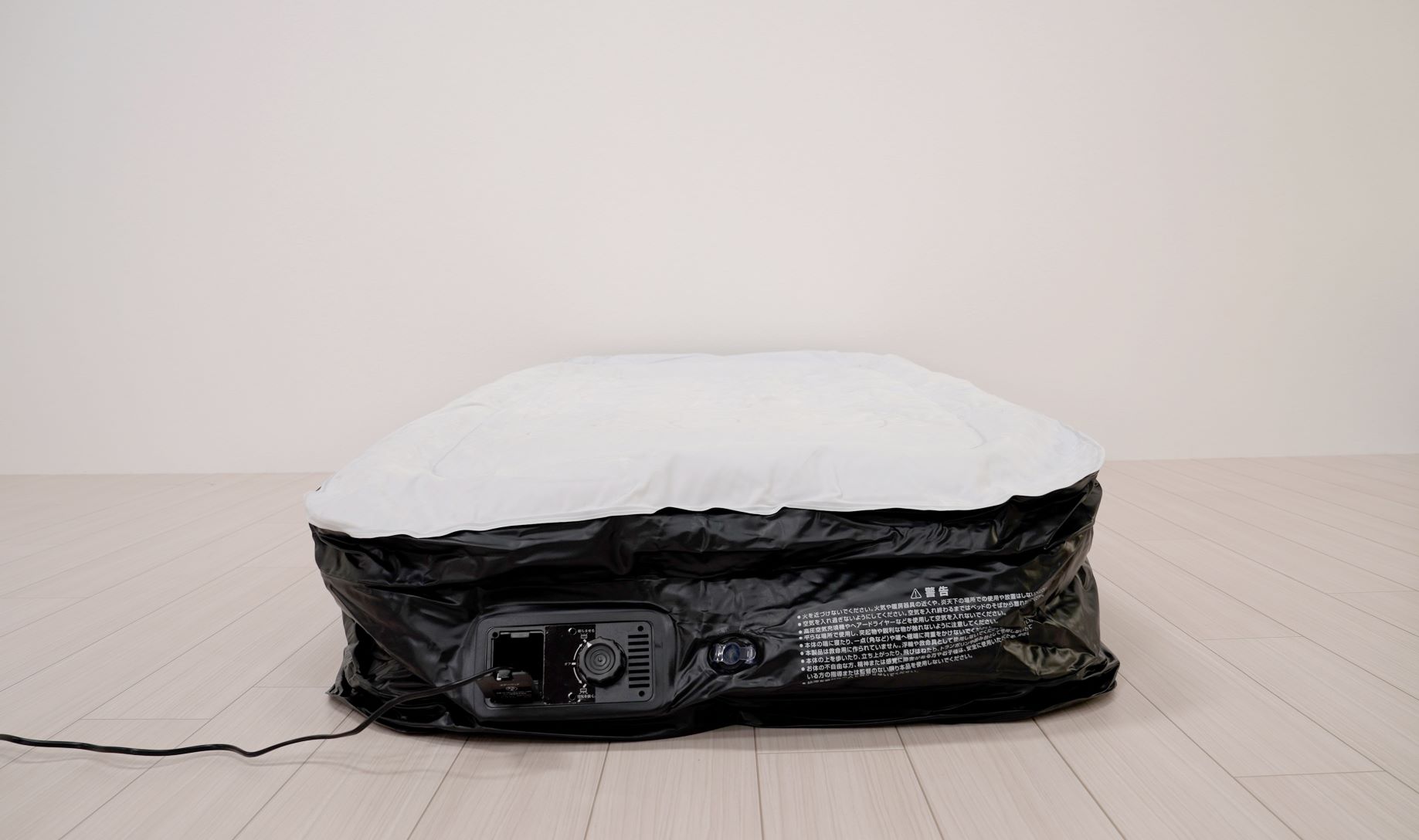 わずか2分で簡単に空気を注入、自動で膨らむ