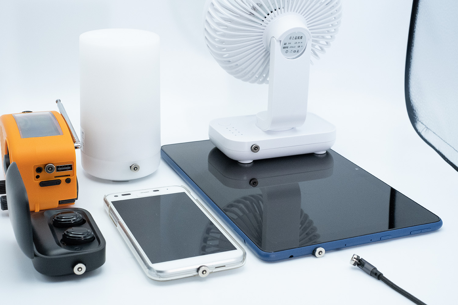 1本のケーブルでLightning/Type-C/MicroUSBの全てに充電できる