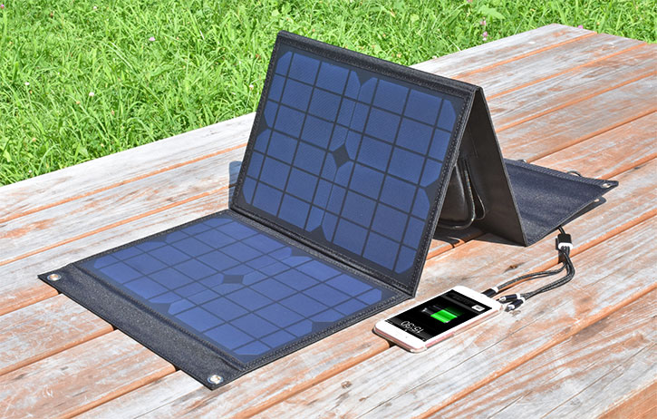 太陽光で充電できる「折り畳みソーラーパネル」|ソースネクスト 太陽光で充電できる「折り畳みソーラーパネル」|ソースネクスト