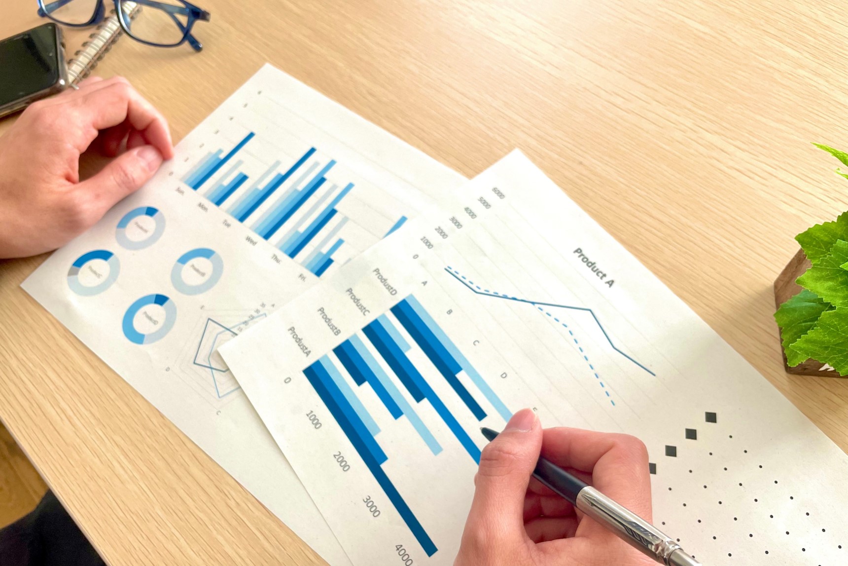 デザインなどの制作物を回覧して、ファイルに直接コメントを入れてもらいたい