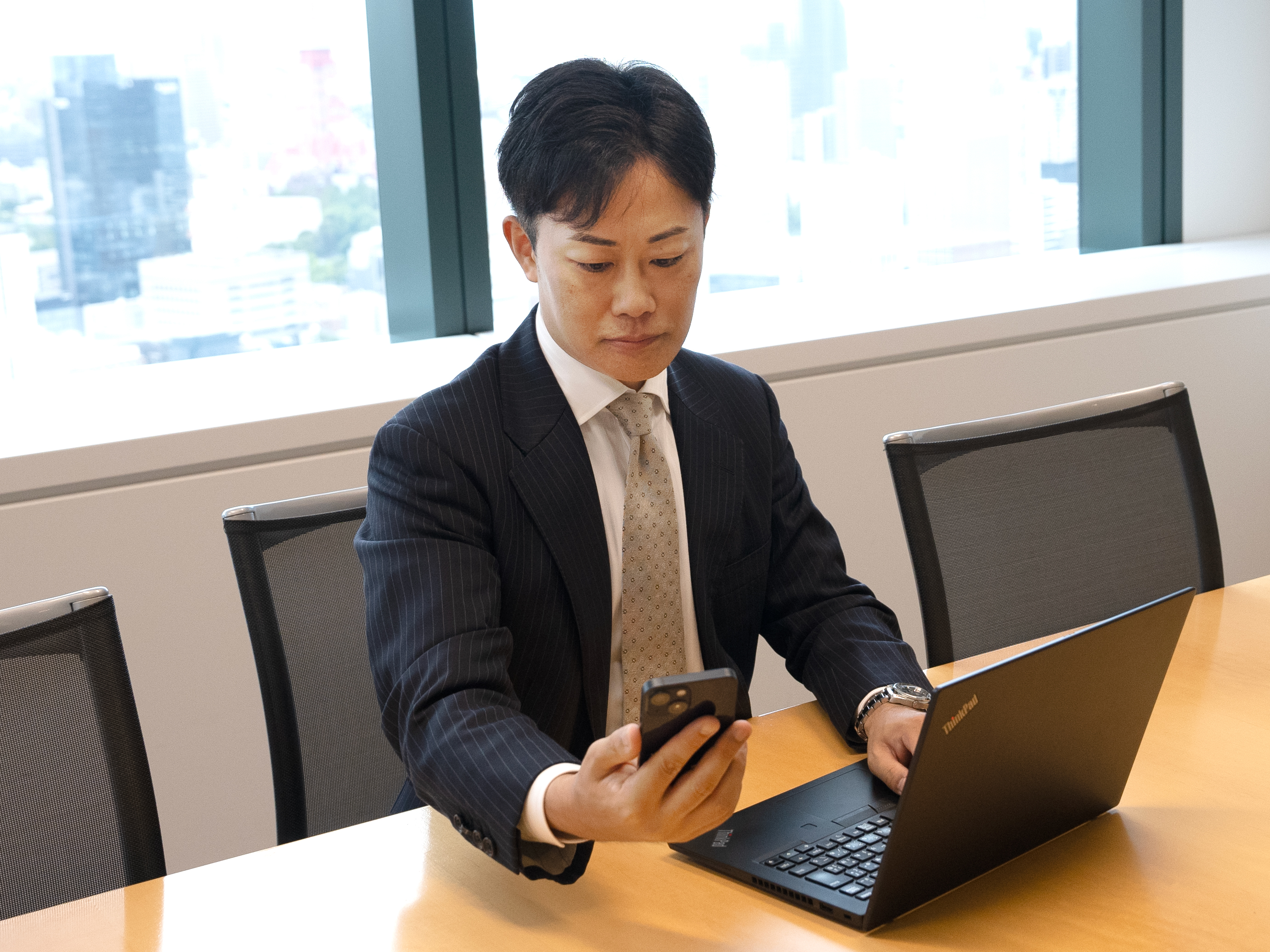 スマート留守電を使って業務をされている様子