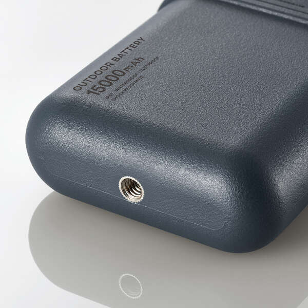 三脚などを取り付け可能