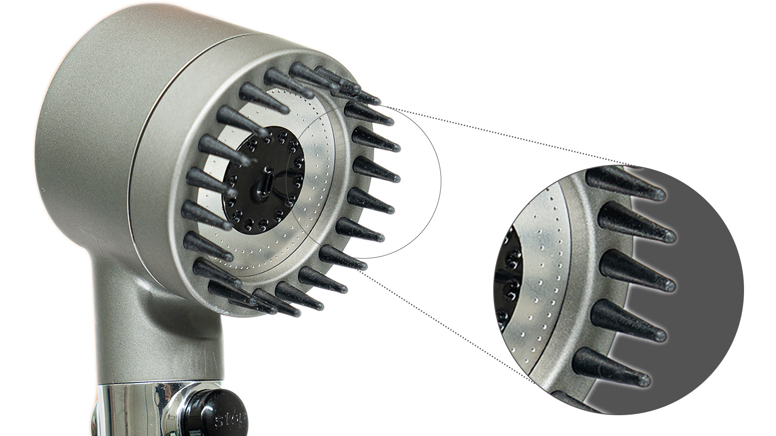 水圧＆ブラシで汚れをかき出す