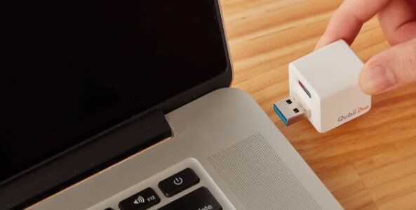 パソコンにつなぐとカードリーダーにもなる