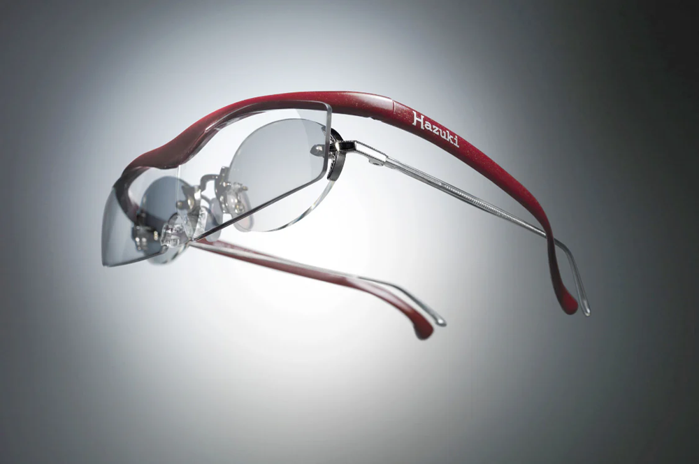 メガネの上からでもかけられる