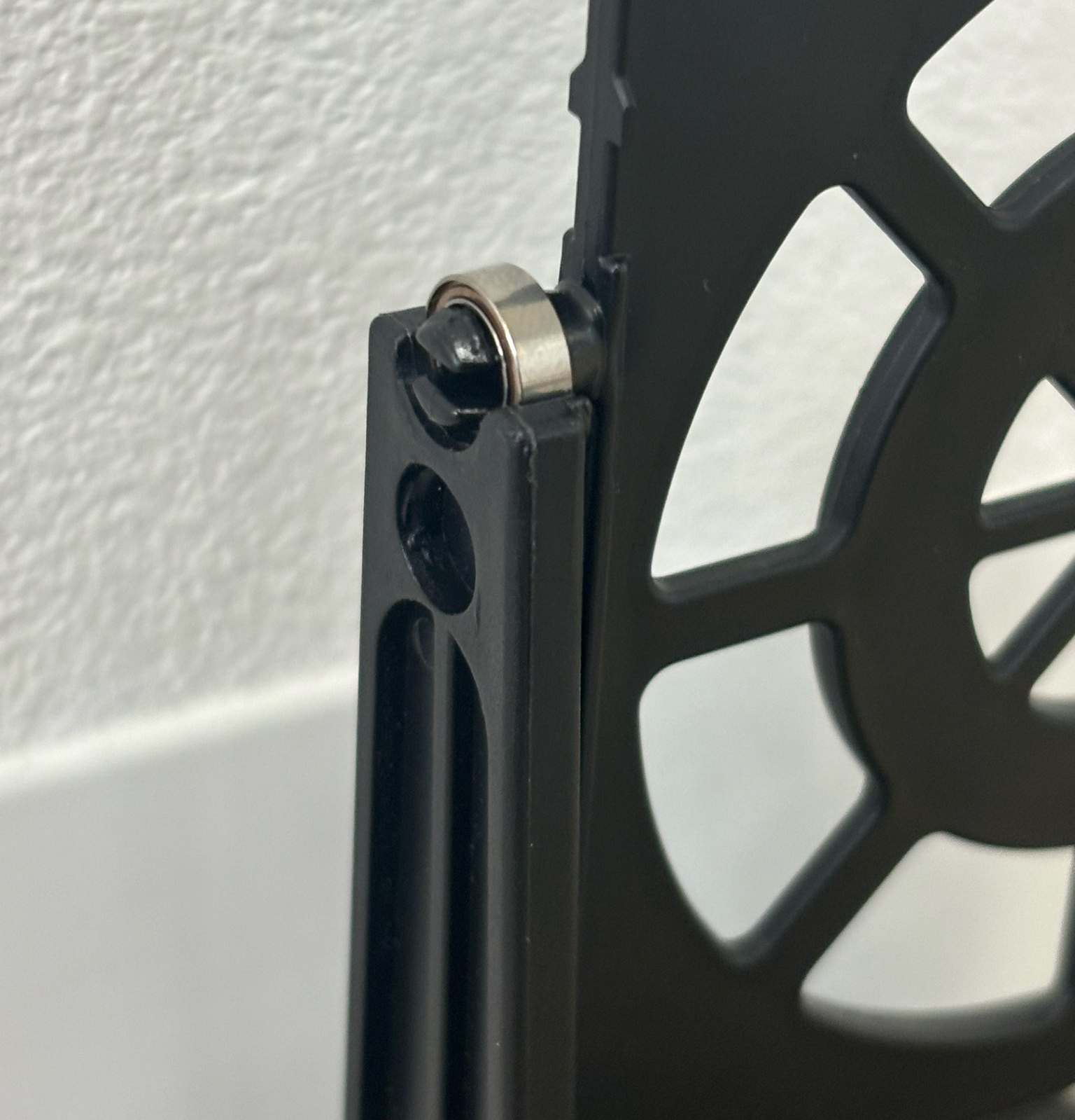 スムーズな回転により静音を実現