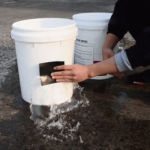 水回りの修復に。水の中で貼れる防水テープ。