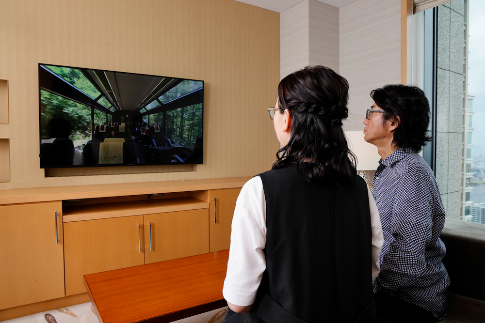 少し離れたテレビを見る際に