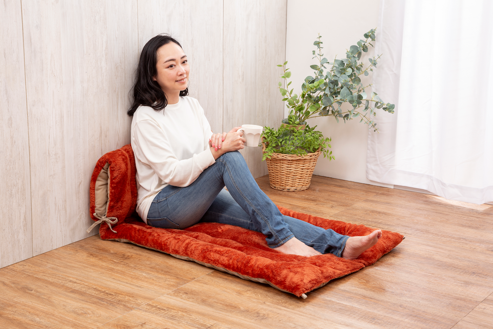 壁に立てかけ座椅子風に