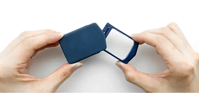 持ち運びに便利な専用ケース付き