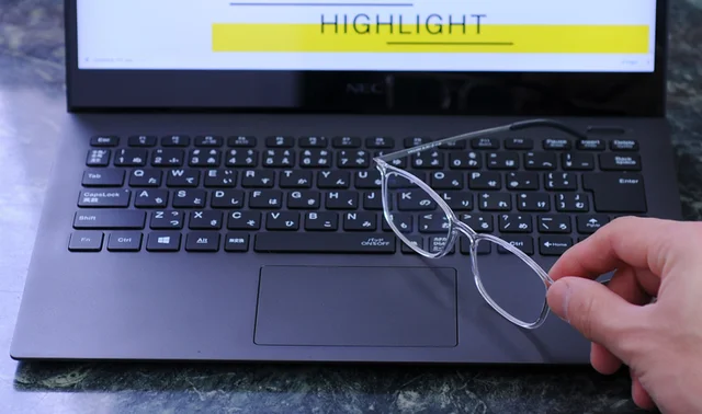 目に優しいブルーライト50％カット