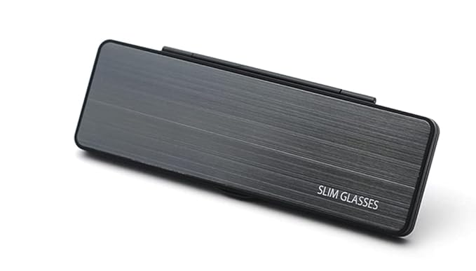 スリムで丈夫な専用ハードケース