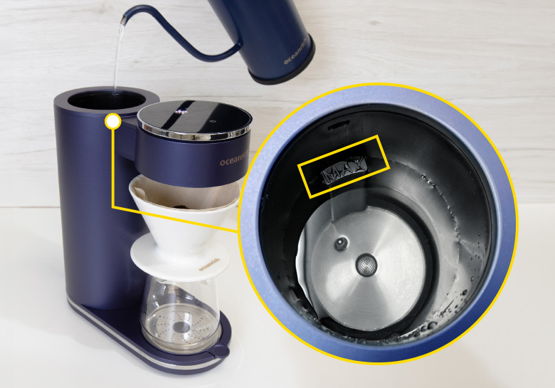 STEP02：タンクに水を入れ、電源ON