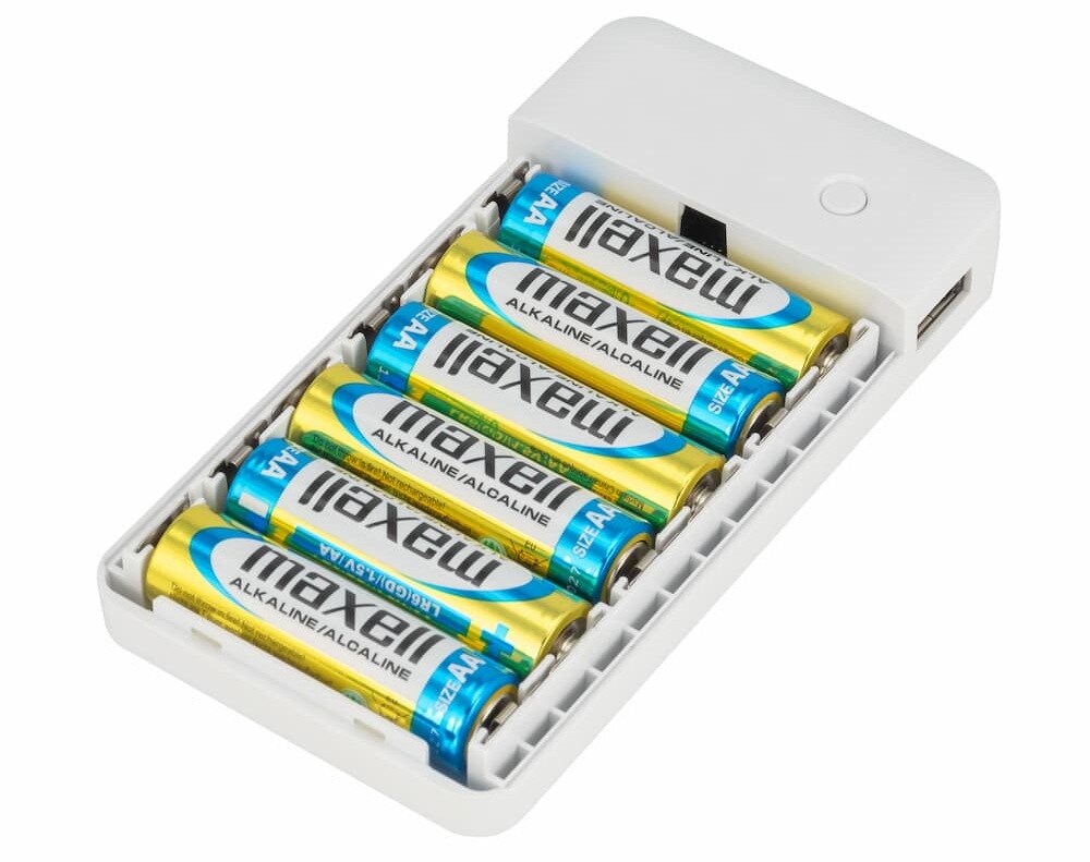 買ってすぐに使える単3形アルカリ乾電池6本付き