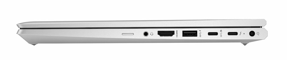 薄型ながら、豊富なポート類を搭載