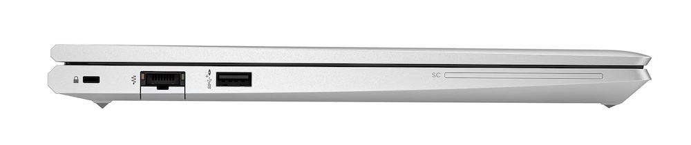 薄型ながら、豊富なポート類を搭載