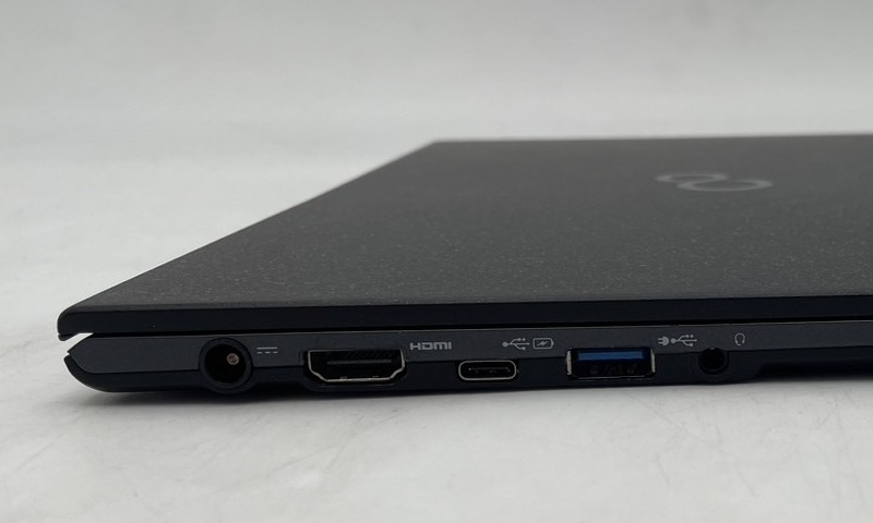 持ち運びしたくなる超軽量ボディに充実のインターフェース