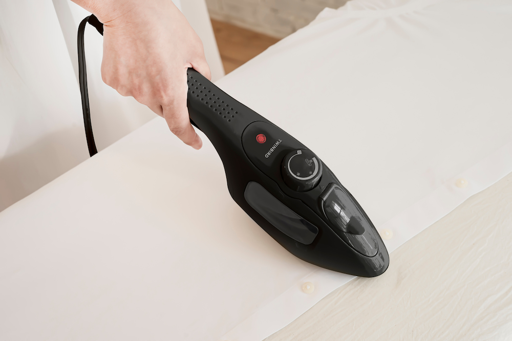 シワ伸ばしに便利なフリーアングル