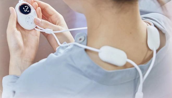 そんな現代人の悩みに、首にかけるだけのかんたん首用EMS