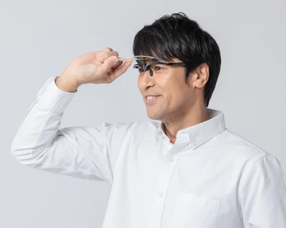 かけ外しの手間が不要の跳ね上げ式