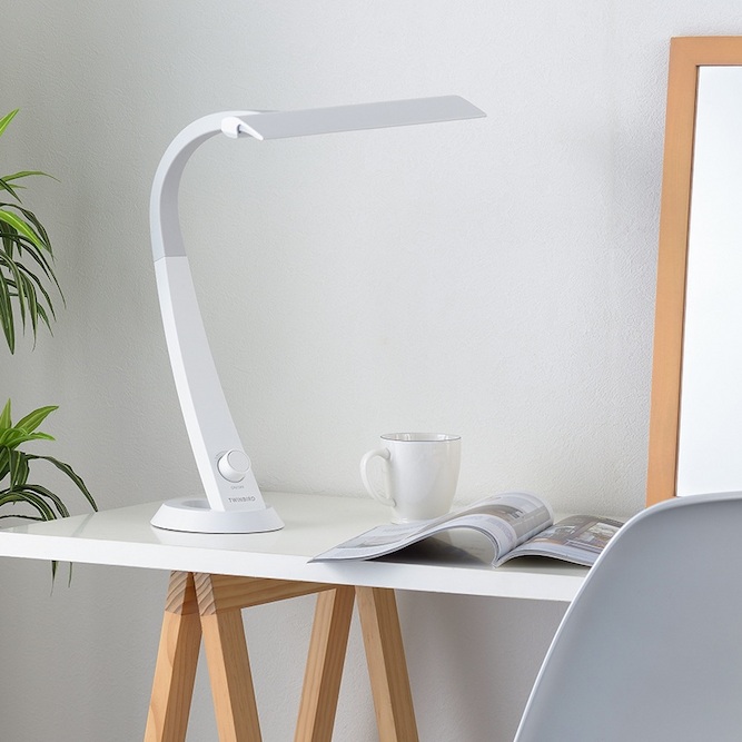 置き場所を選ばないコンパクトな台座デザイン