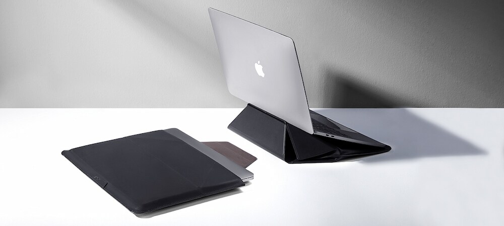 1秒でケースからPCスタンドに早変わり