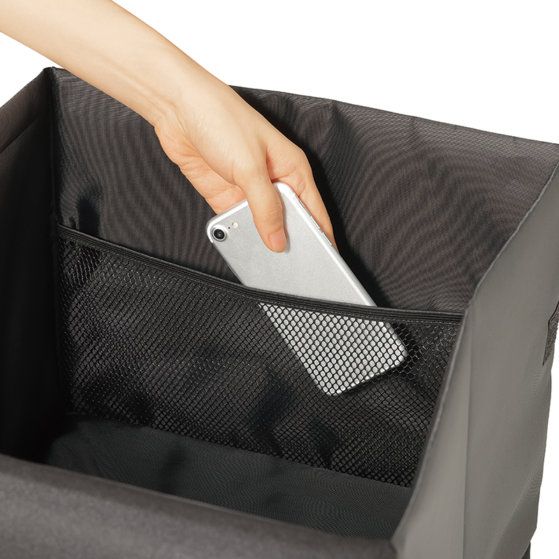 便利な小物ポケット付き