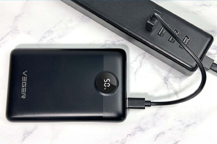 本製品への充電は18W