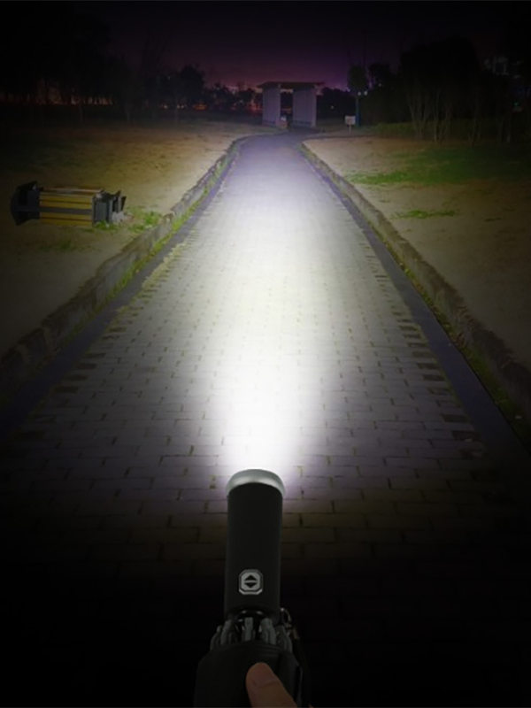 LEDライト付きで夜も安心