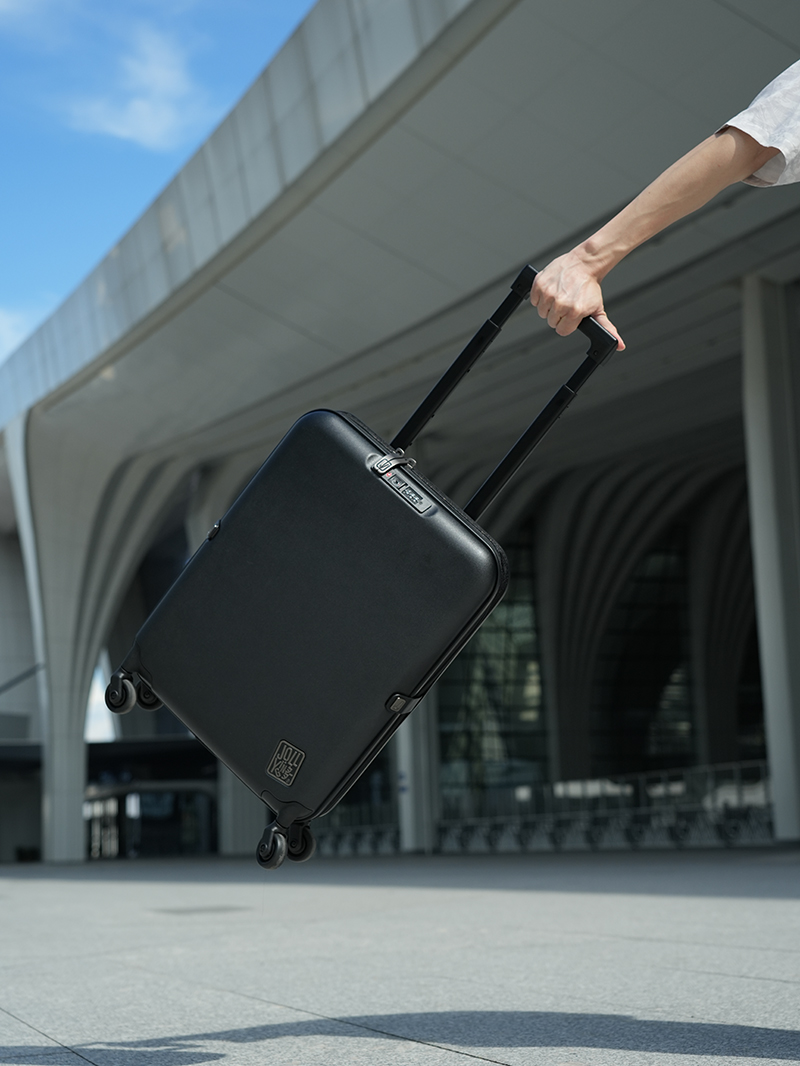 軽量素材＆衝撃に強い設計