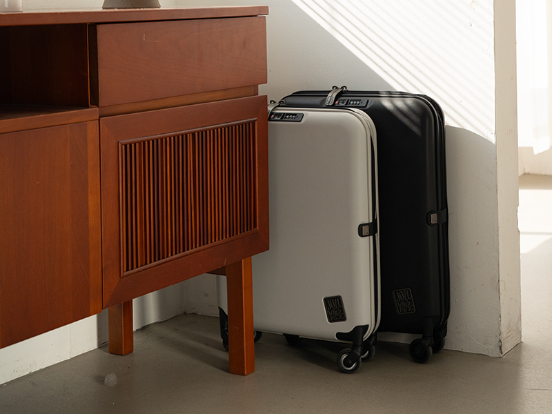 PEBBLE 20インチLite 折り畳み式スーツケース（35L）｜ソースネクスト