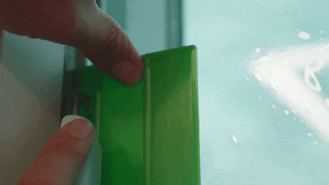 自分の手で簡単に貼り付け可能