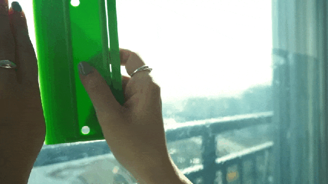 自分の手で簡単に貼り付け可能