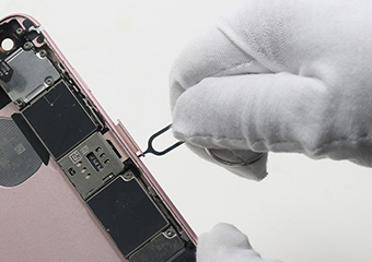 SIM取り出しピン