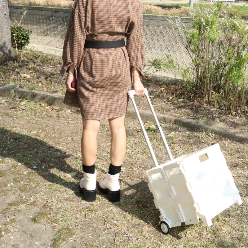 軽量なので持ち運びが簡単