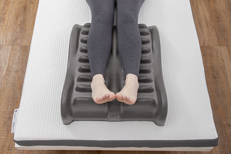 寝ながらストレッチフットピロー｜ソースネクスト