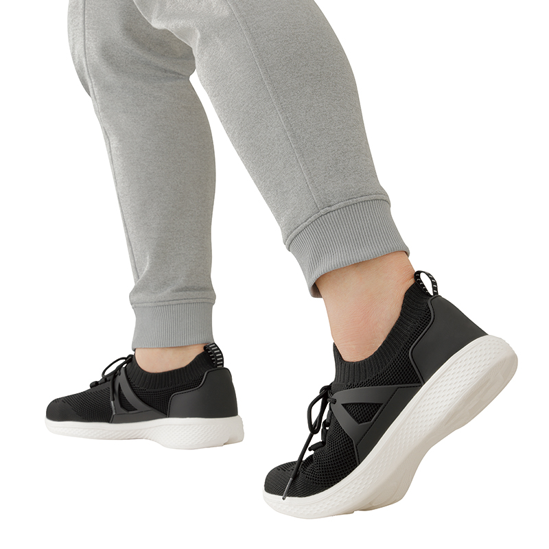 かかとから足首を包み込む安定設計