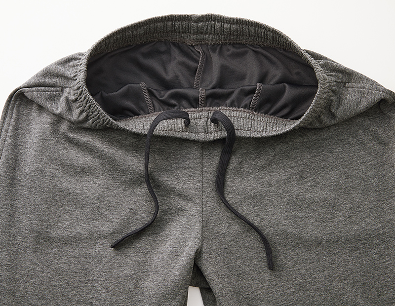 季節を問わず快適な通年ウエア