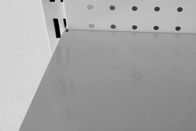 グリーンライトで隠れたホコリを完全可視化