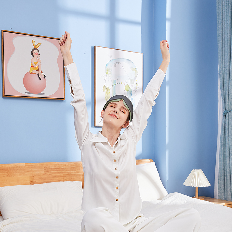 2段階の温熱で、やさしく目元ケア