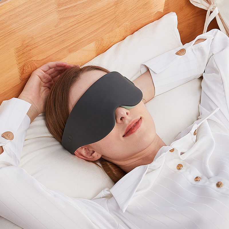 2段階の温熱で、やさしく目元ケア