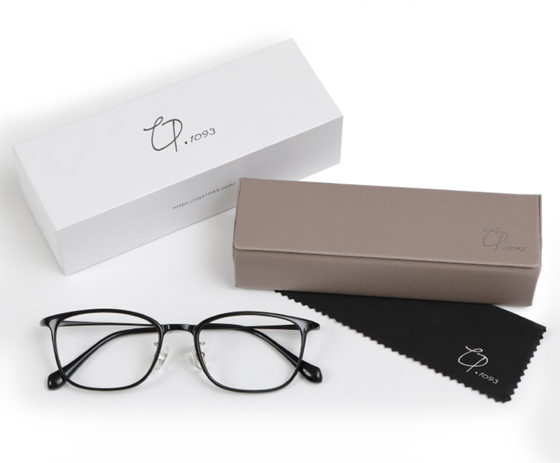 おすすめな理由：02⽼眼鏡に⾒えないデザイン